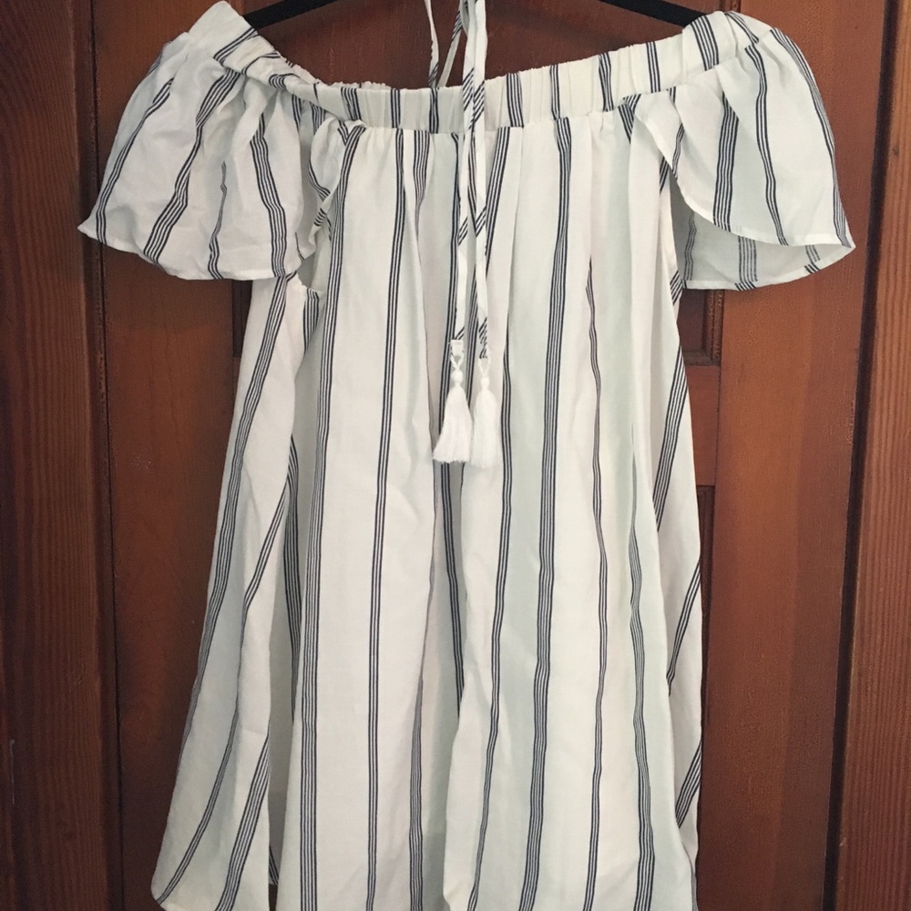Off the Shoulder Dress - Picture 2 of 2